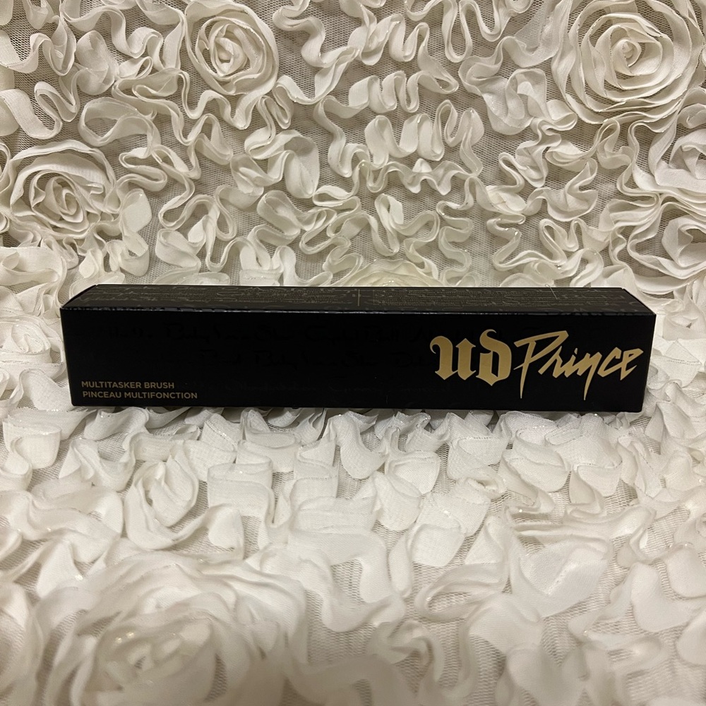 BNWT!🖤Urban decay x prince multitasker brush limited Edition 🖤